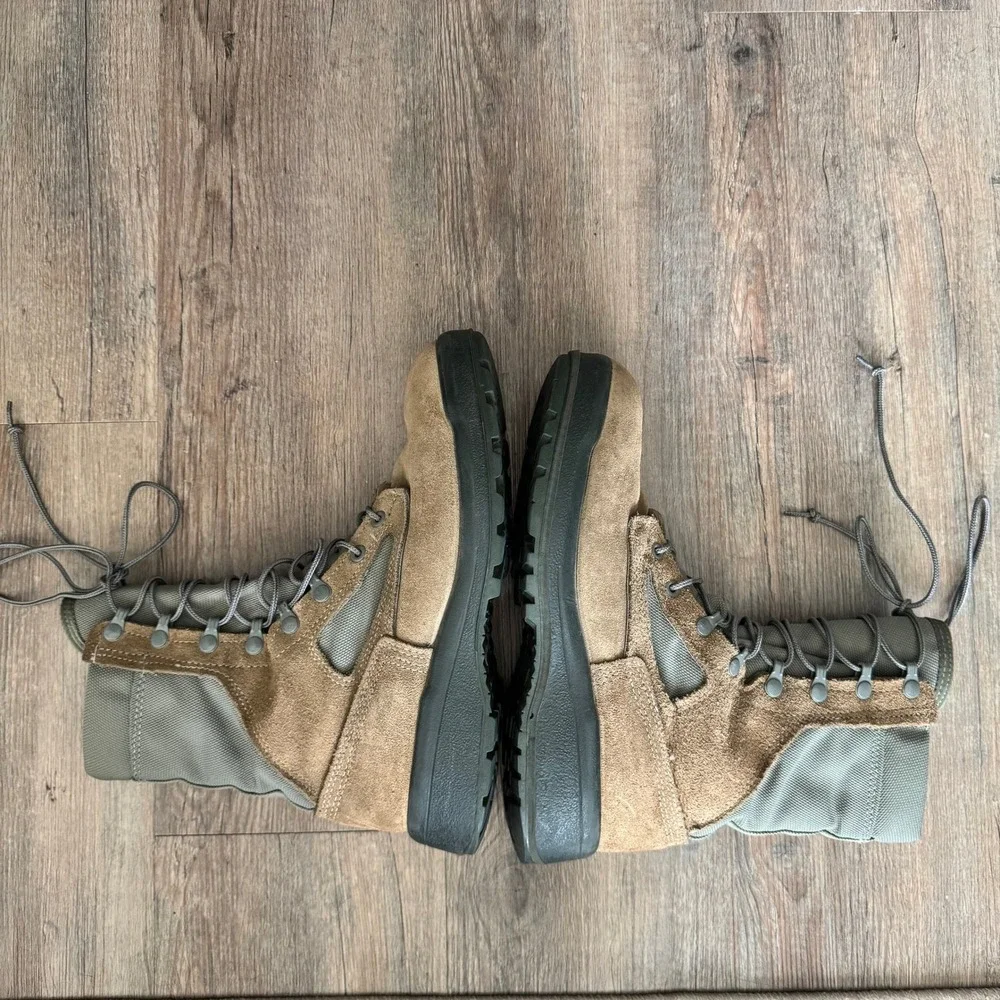 Belleville Tactical Boots Tan Suede Goretex Vibram Sole Mens 8 R Made In USA